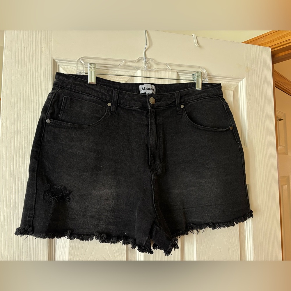 NWOT black jean shorts